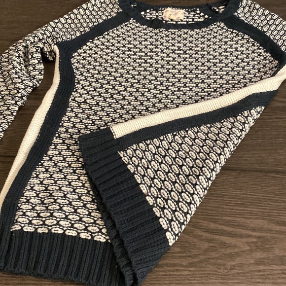 Hippie Rose Sweater. Size M. Navy and white. Really cute! - Picture 14 of 16